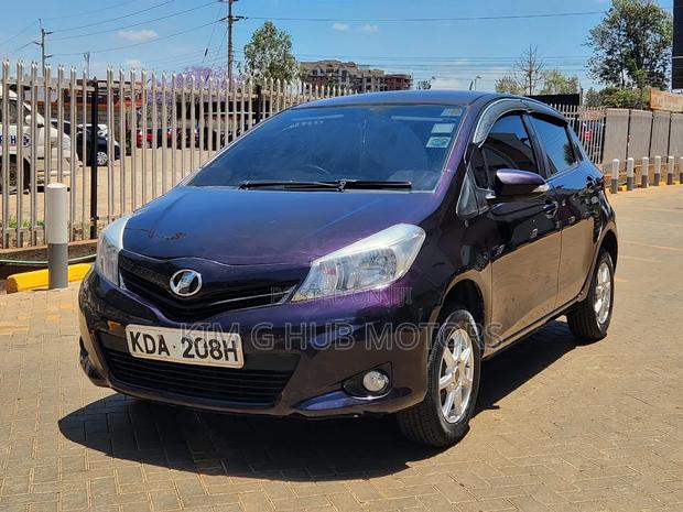 Toyota Vitz 1.3 FWD 5dr 2013 Burgundy