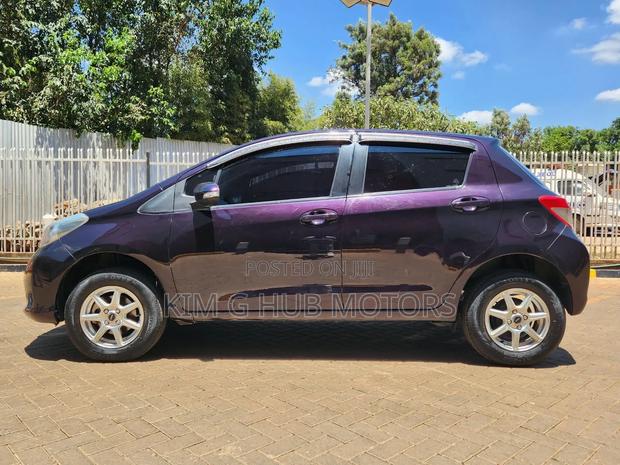 Toyota Vitz 1.3 FWD 5dr 2013 Burgundy