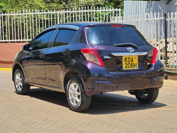 Toyota Vitz 1.3 FWD 5dr 2013 Burgundy