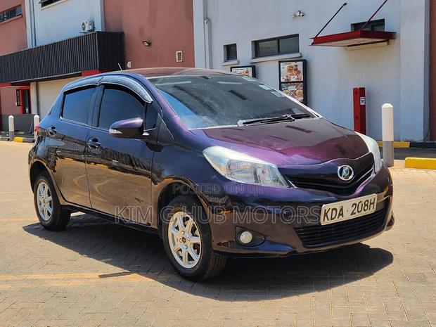 Toyota Vitz 1.3 FWD 5dr 2013 Burgundy
