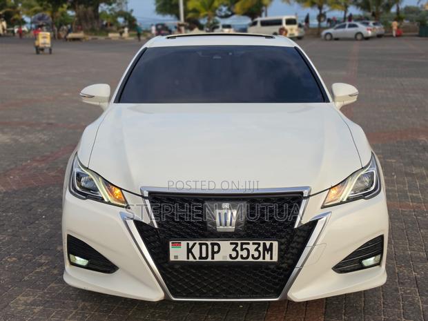 Toyota Crown 2017 White