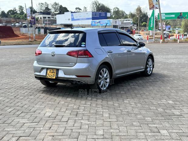 Volkswagen Golf 2019 Gold