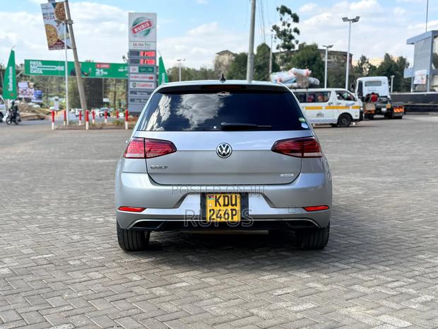 Volkswagen Golf 2019 Gold