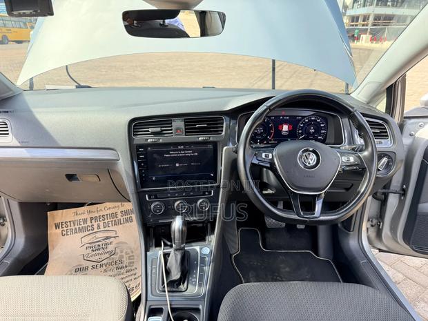Volkswagen Golf 2019 Gold