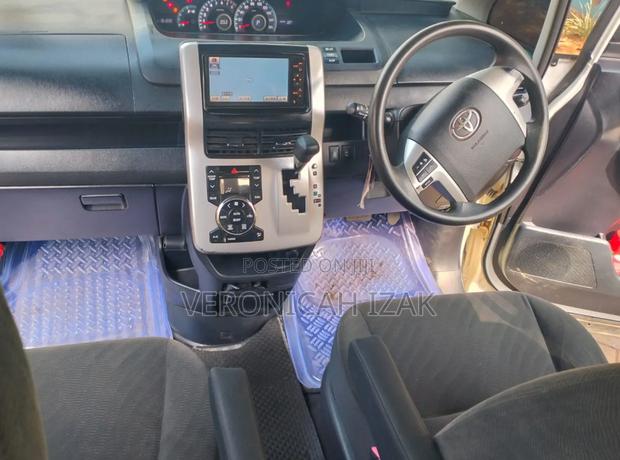 Toyota Noah 2011 White