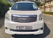 Toyota Noah 2011 White for sale