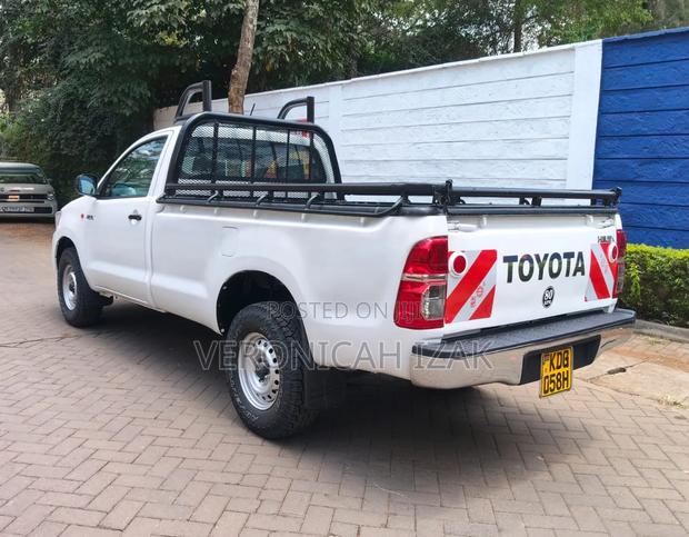 Toyota Hilux 2014 White
