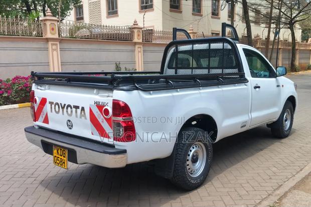 Toyota Hilux 2014 White