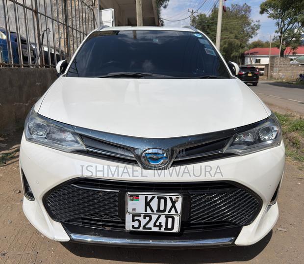 Toyota Corolla Fielder 1.5 Hybrid FWD 2018 White