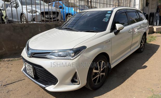 Toyota Corolla Fielder 1.5 Hybrid FWD 2018 White