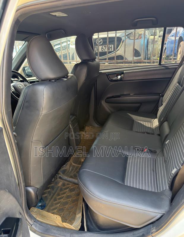 Toyota Corolla Fielder 1.5 Hybrid FWD 2018 White