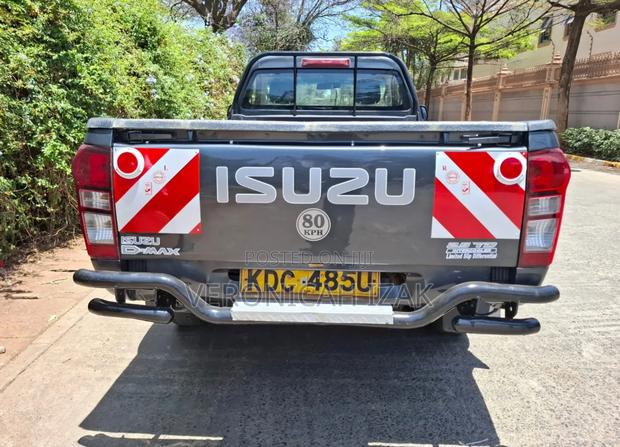 Isuzu D-MAX 2021 Gray