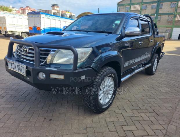 Toyota Hilux 2014 Black