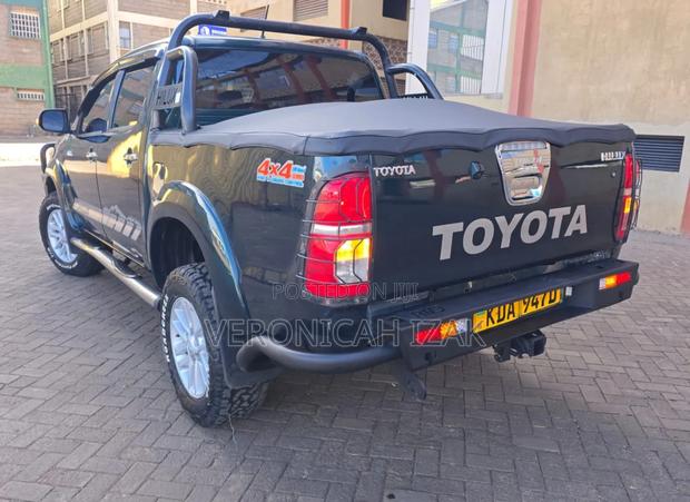 Toyota Hilux 2014 Black