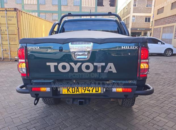 Toyota Hilux 2014 Black