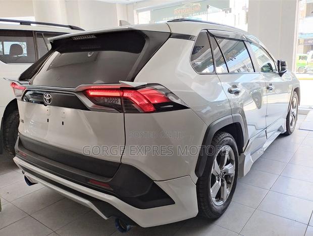 Toyota RAV4 2019 White