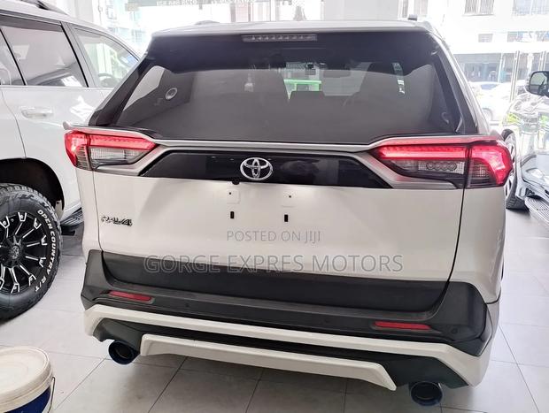 Toyota RAV4 2019 White
