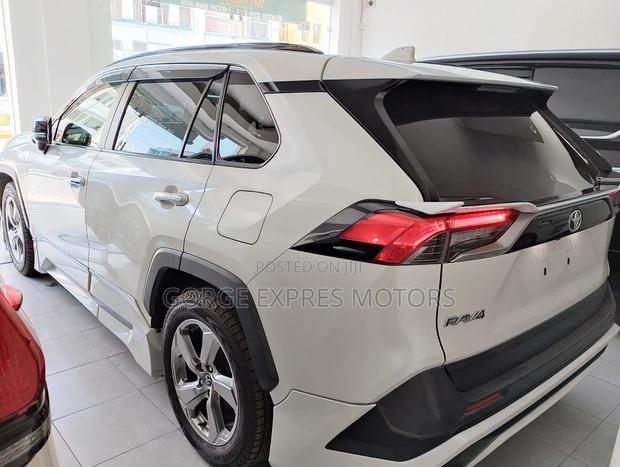 Toyota RAV4 2019 White