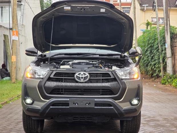 Toyota Hilux Revo Double Cab Deisel 2.4 AWD 2021 Brown
