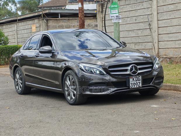 Mercedes-Benz C200 2014 Brown