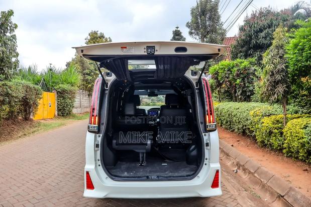 Toyota Noah 2.0 FWD (7 Seater) 2018 White