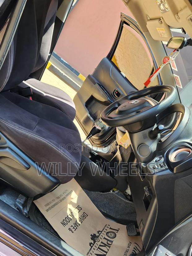 Toyota Vitz 1.3 FWD 5dr 2013 Purple