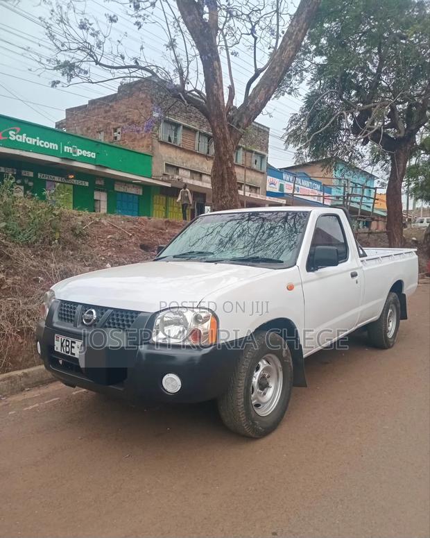 Nissan Hardbody 2007 White
