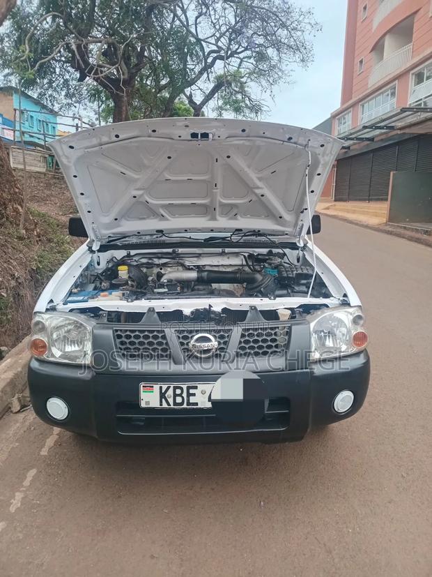 Nissan Hardbody 2007 White