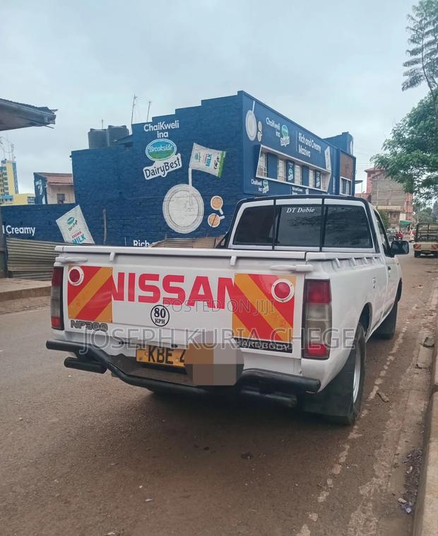Nissan Hardbody 2007 White