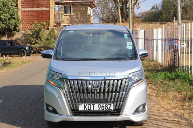 Toyota Noah 2018 Silver