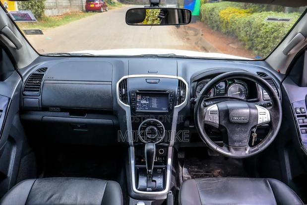 Isuzu MU-X 2018 White