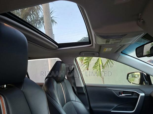 Toyota RAV4 XLE Premium FWD 2020 Red