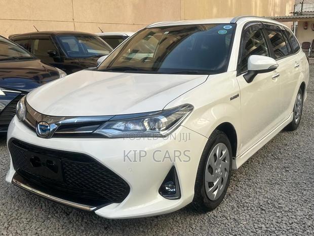 Toyota Corolla Fielder 1.5 Hybrid FWD 2018 Pearl