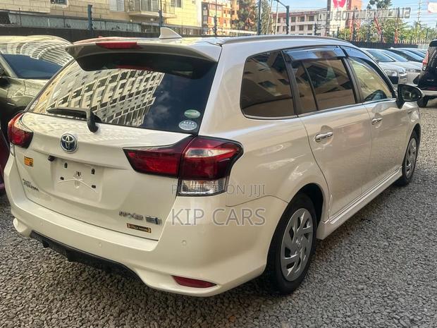 Toyota Corolla Fielder 1.5 Hybrid FWD 2018 Pearl
