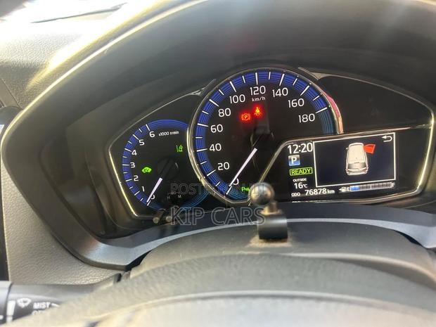 Toyota Corolla Fielder 1.5 Hybrid FWD 2018 Pearl