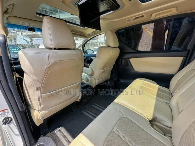 Toyota Vellfire X 2.5 FWD 8-Seater 2019 Pearl