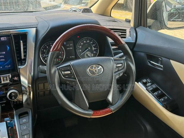 Toyota Vellfire X 2.5 FWD 8-Seater 2019 Pearl