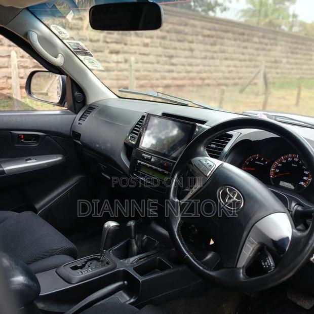 Toyota Hilux 2014 Blue