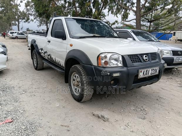 Nissan Hardbody 2000i 2006 White