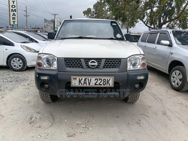 Nissan Hardbody 2000i 2006 White