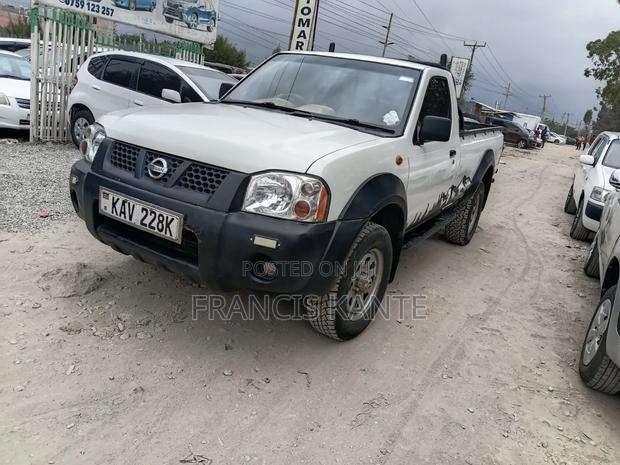 Nissan Hardbody 2000i 2006 White