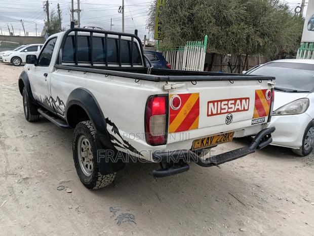 Nissan Hardbody 2000i 2006 White