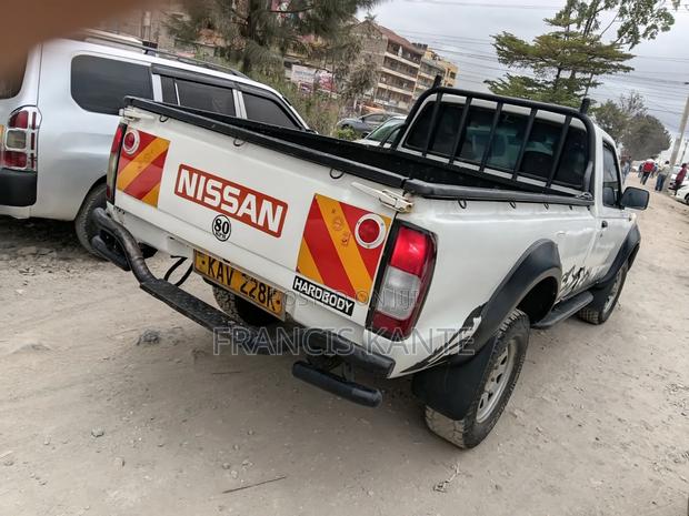 Nissan Hardbody 2000i 2006 White