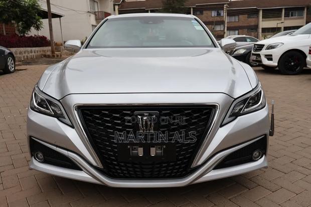 Toyota Crown 2019 Silver
