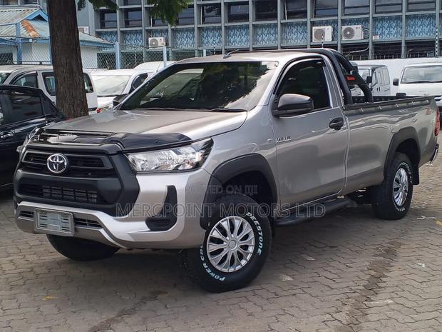 Toyota Hilux 2019 Silver