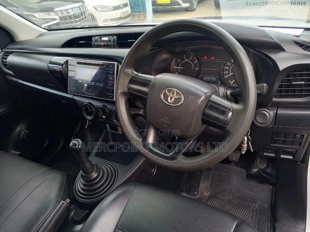 Toyota Hilux 2019 Silver