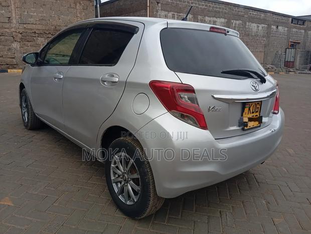 Toyota Vitz 1.0 FWD 5dr 2014 Silver