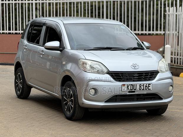 Toyota Passo 2018 Silver
