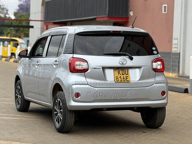 Toyota Passo 2018 Silver