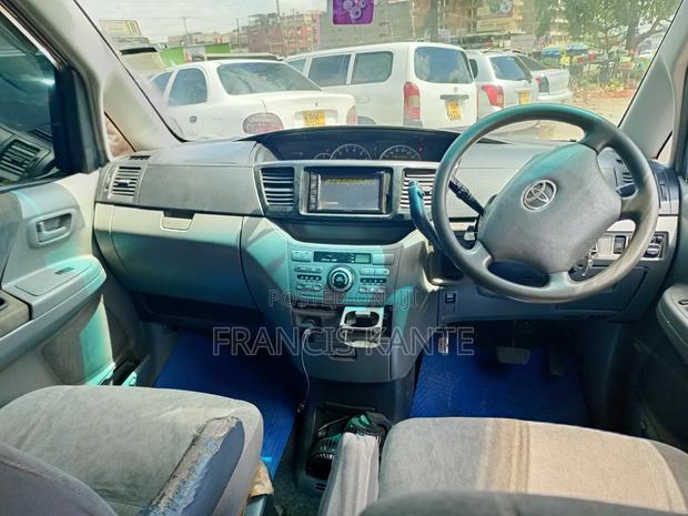 Toyota Noah 2008